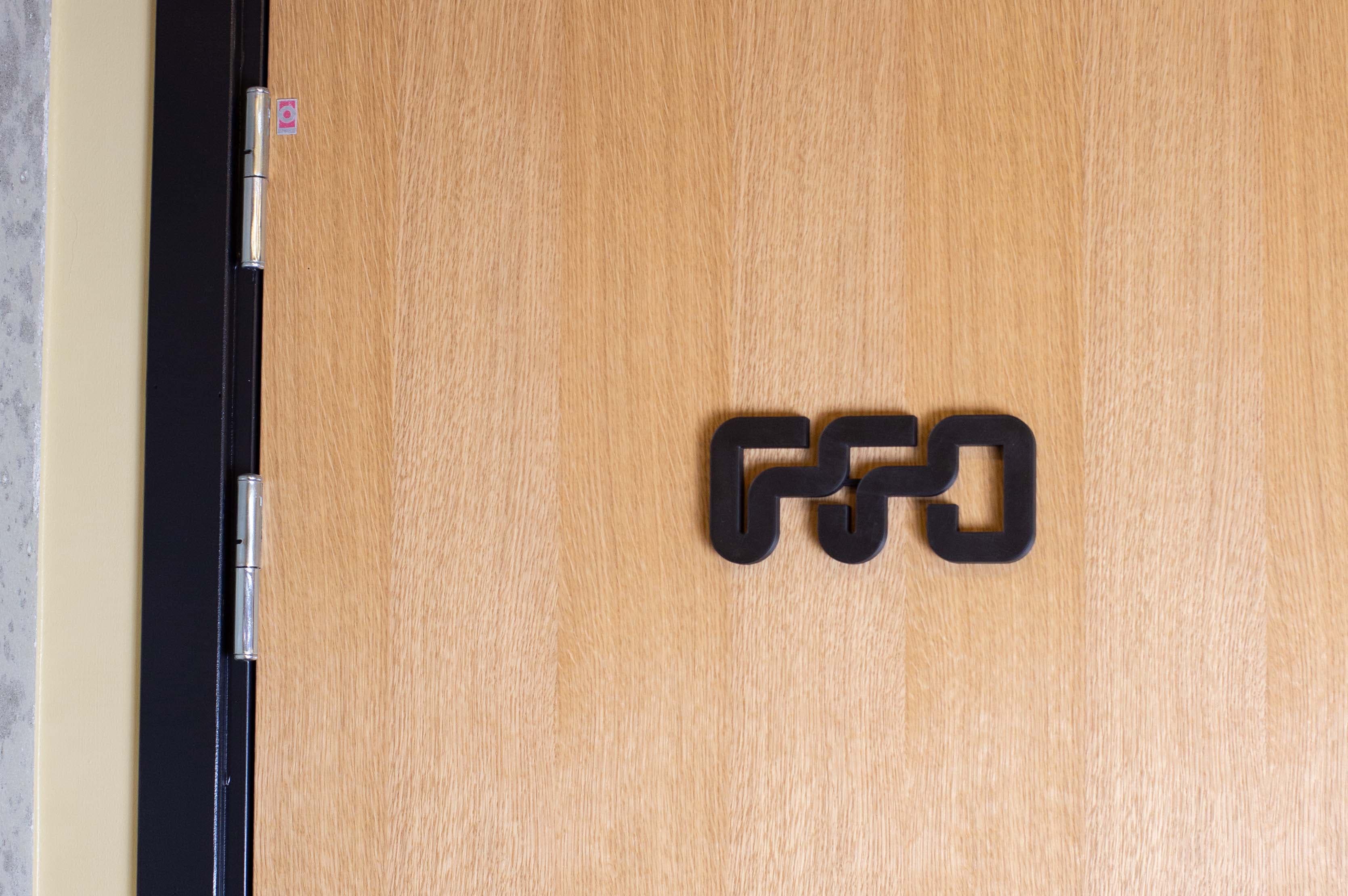 FFO logo på dør